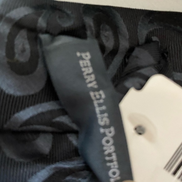 Perry Ellis Portfolio Silk Tie Paisley Black Gray - Picture 4 of 8